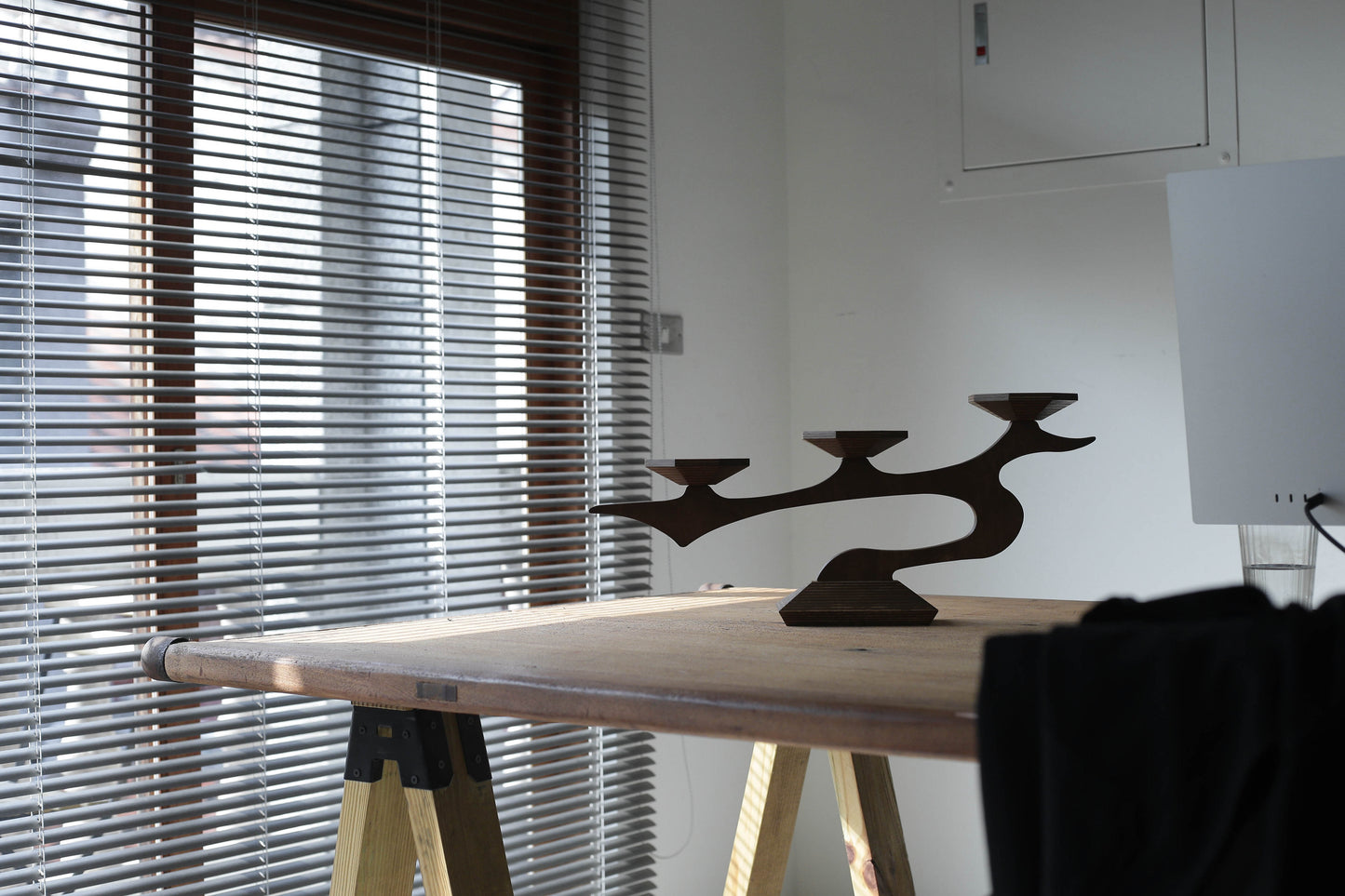“zyra” wood plant stand