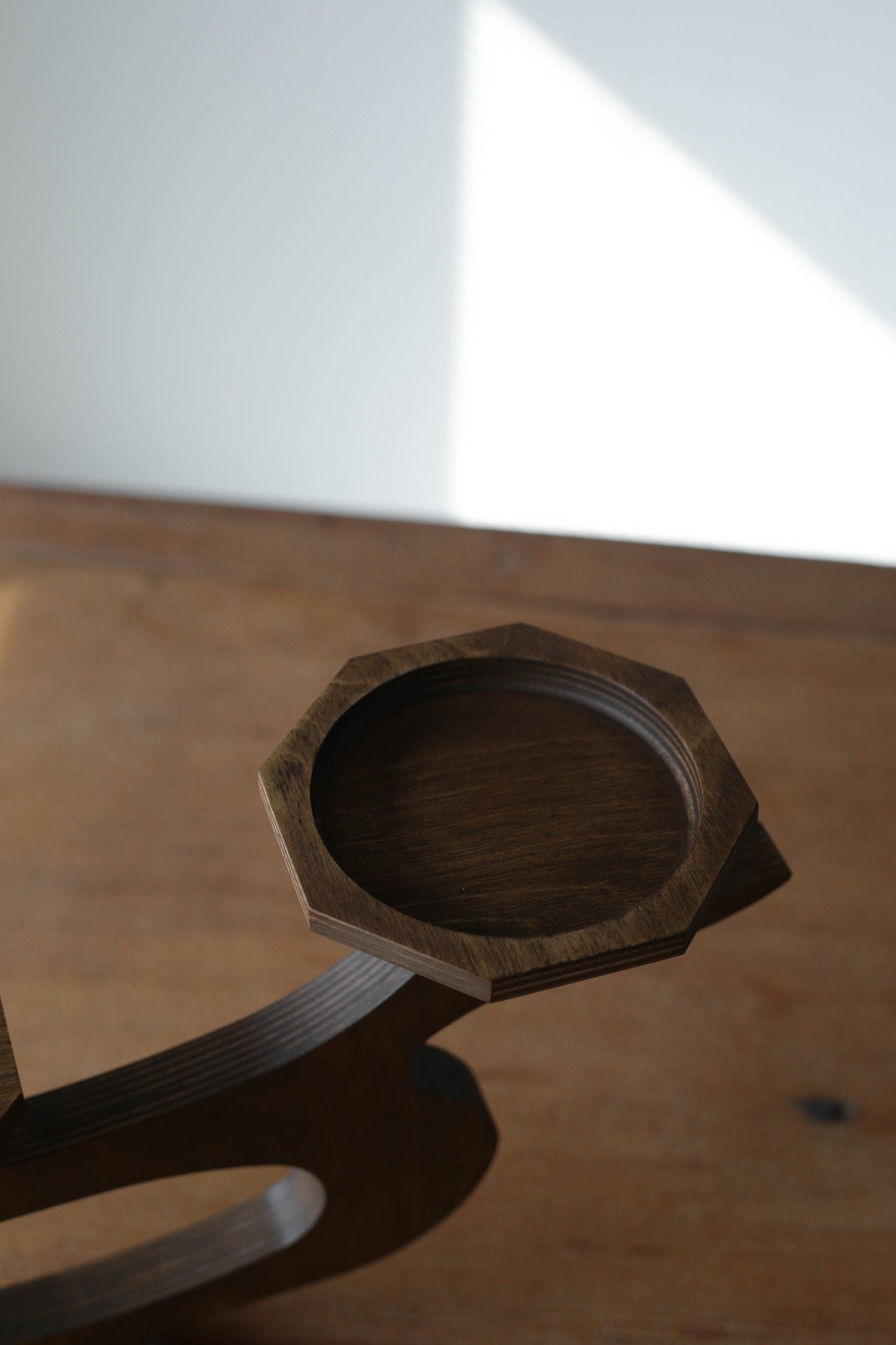 “zyra” wood plant stand
