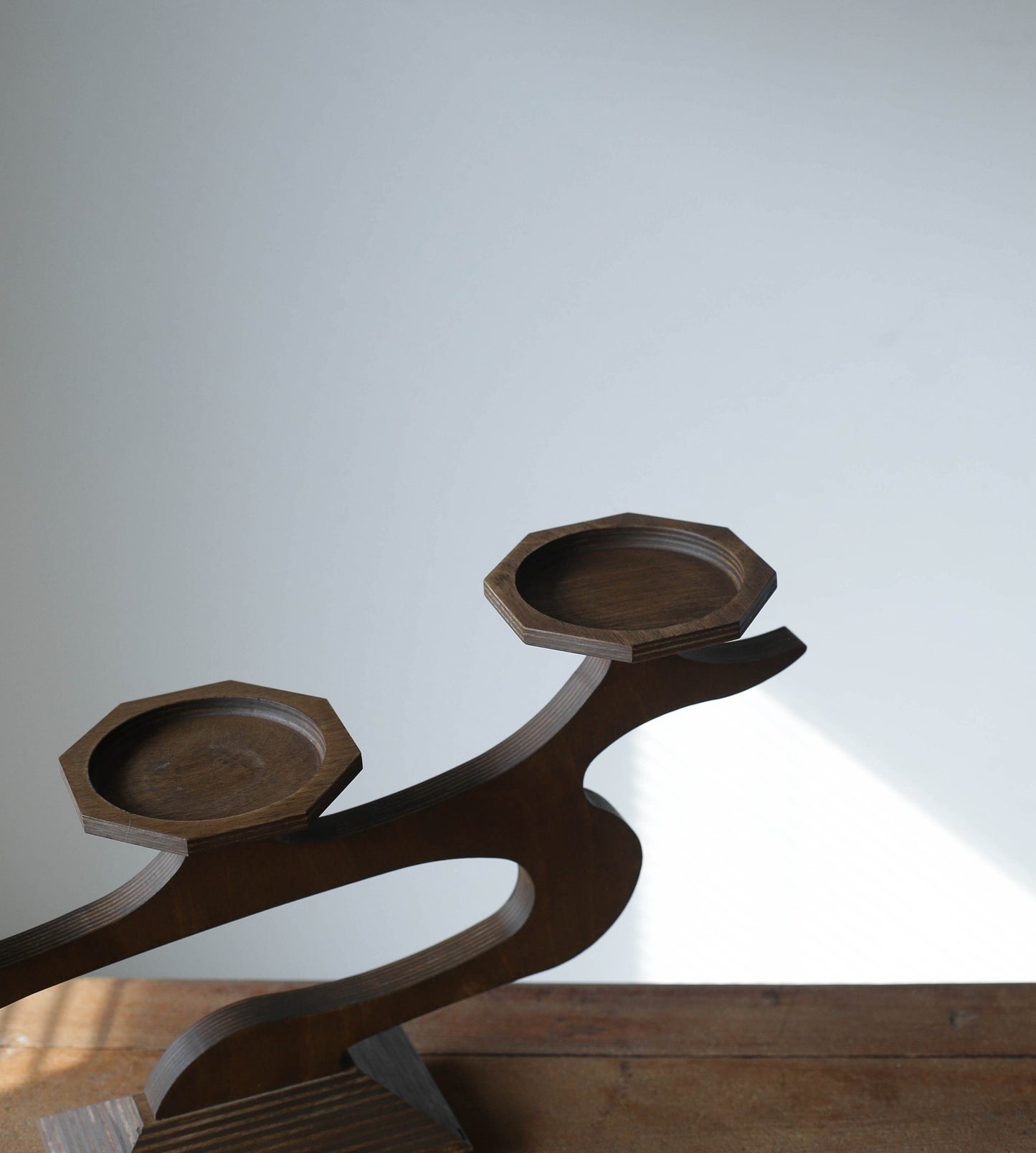 “zyra” wood plant stand