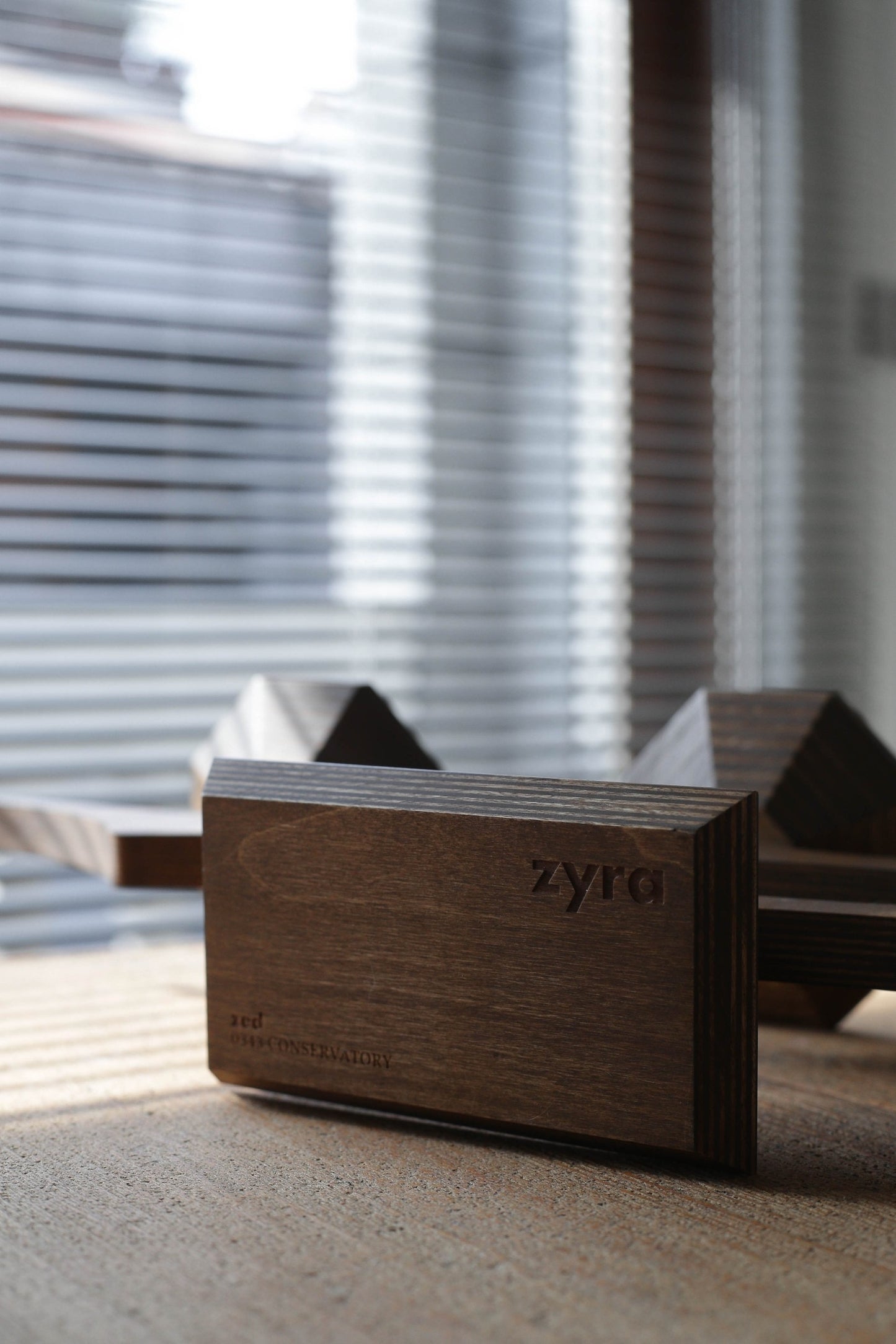 “zyra” wood plant stand